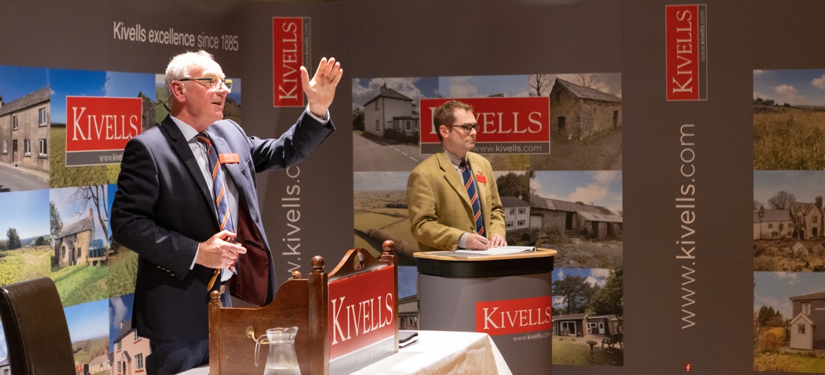 Bidding at a Kivells property auction